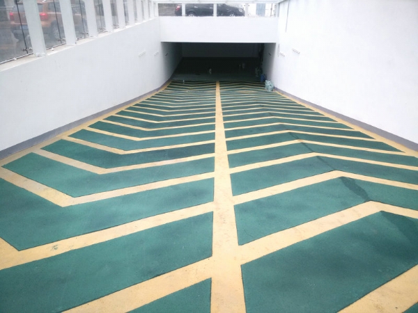 施工中環(huán)氧樹脂地坪涂裝存在的問題，新天地漆業(yè)幫你解答